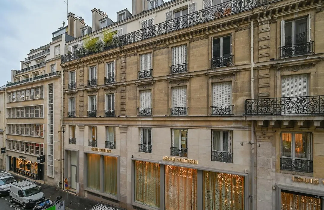 The Place To Be In Saint Germain Des Pres - Montana 2-1